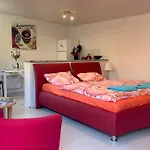 Mit Terrasse